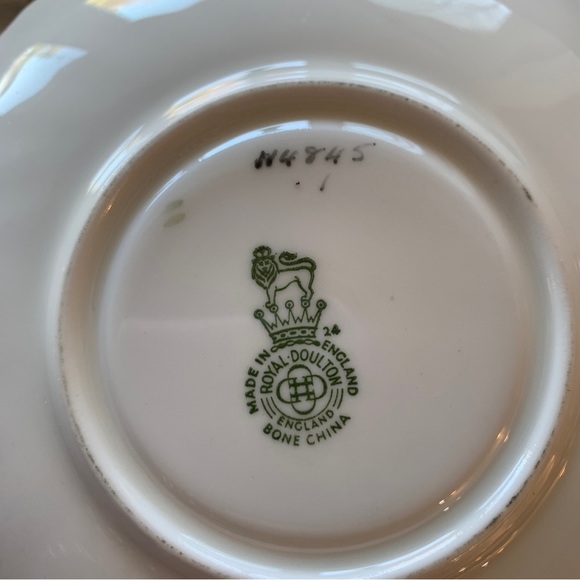 ROYAL DOULTON Rosebud Swirled Footed Cup & Saucer Set - Picture 12 of 13